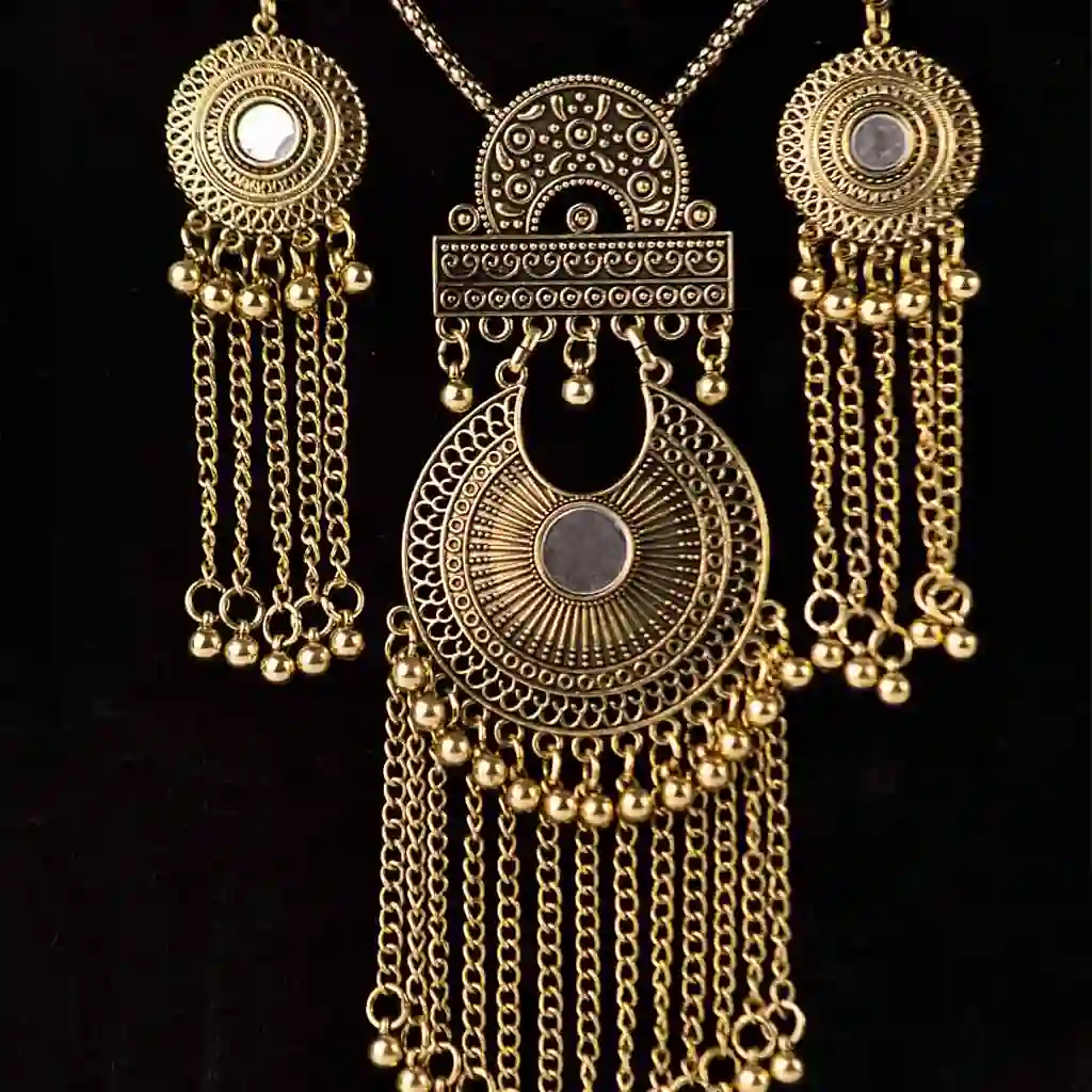 necklace mirror vintage
