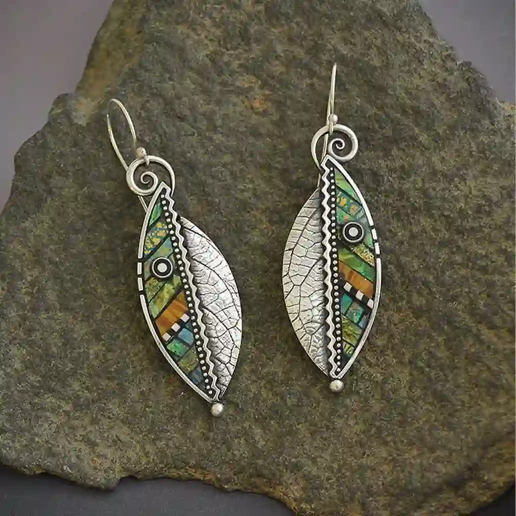Leaf earrings x2